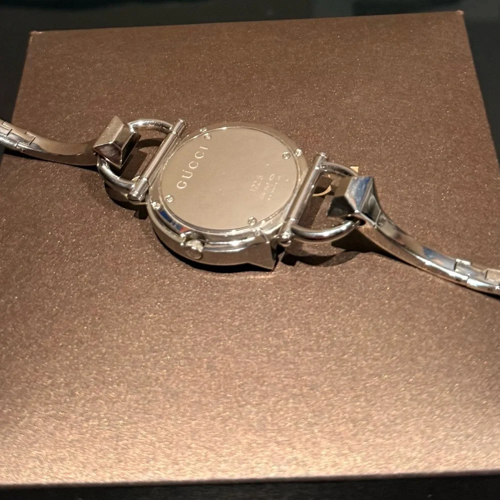 Gucci Silver Women's Watch with Silver Dial - Picture 2 of 8